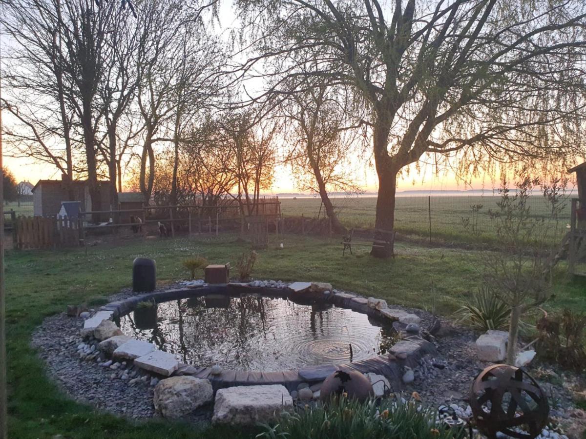 Au Nid des Champs, Agréable chambre d'hôtes avec jacuzzi sur demande, proche de Chartres Esterno foto