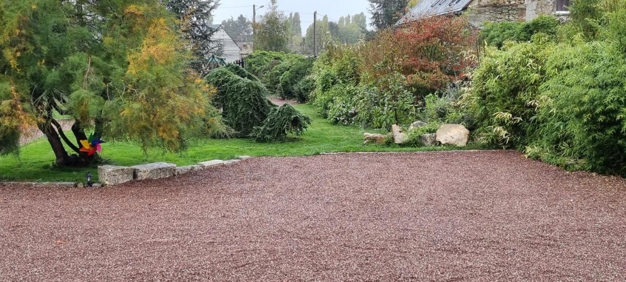 Au Nid des Champs, Agréable chambre d'hôtes avec jacuzzi sur demande, proche de Chartres Esterno foto