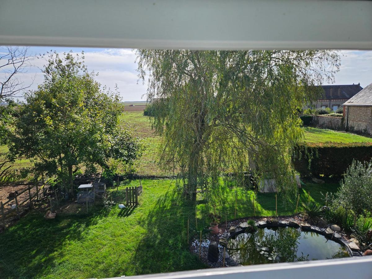 Au Nid des Champs, Agréable chambre d'hôtes avec jacuzzi sur demande, proche de Chartres Esterno foto